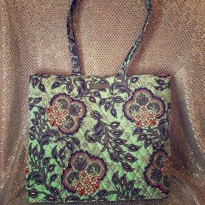 Vera Bradley tote in Fan Flowers.
